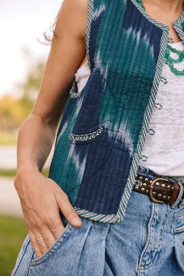 Chalecos con estampado ikat: el must-have de la primavera