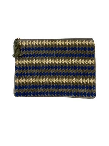 CARTERA DE MANO BORDADA GRIS