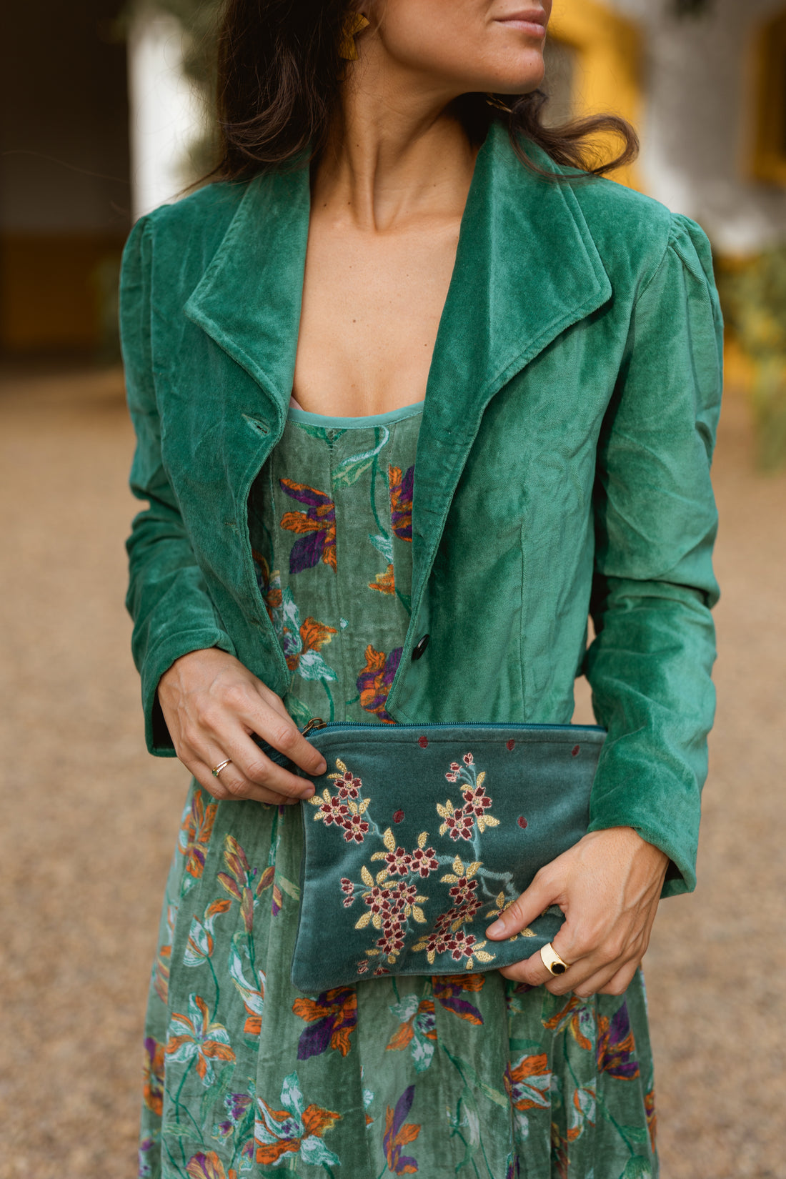 CARTERA DE MANO BORDADA VERDE AGUA