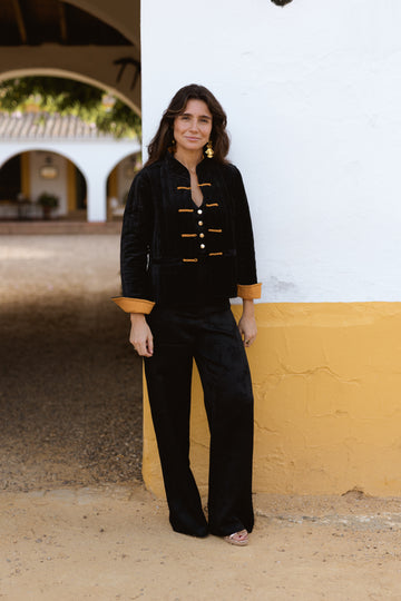 CHAQUETA TERCIOPELO NEGRA Y MOSTAZA