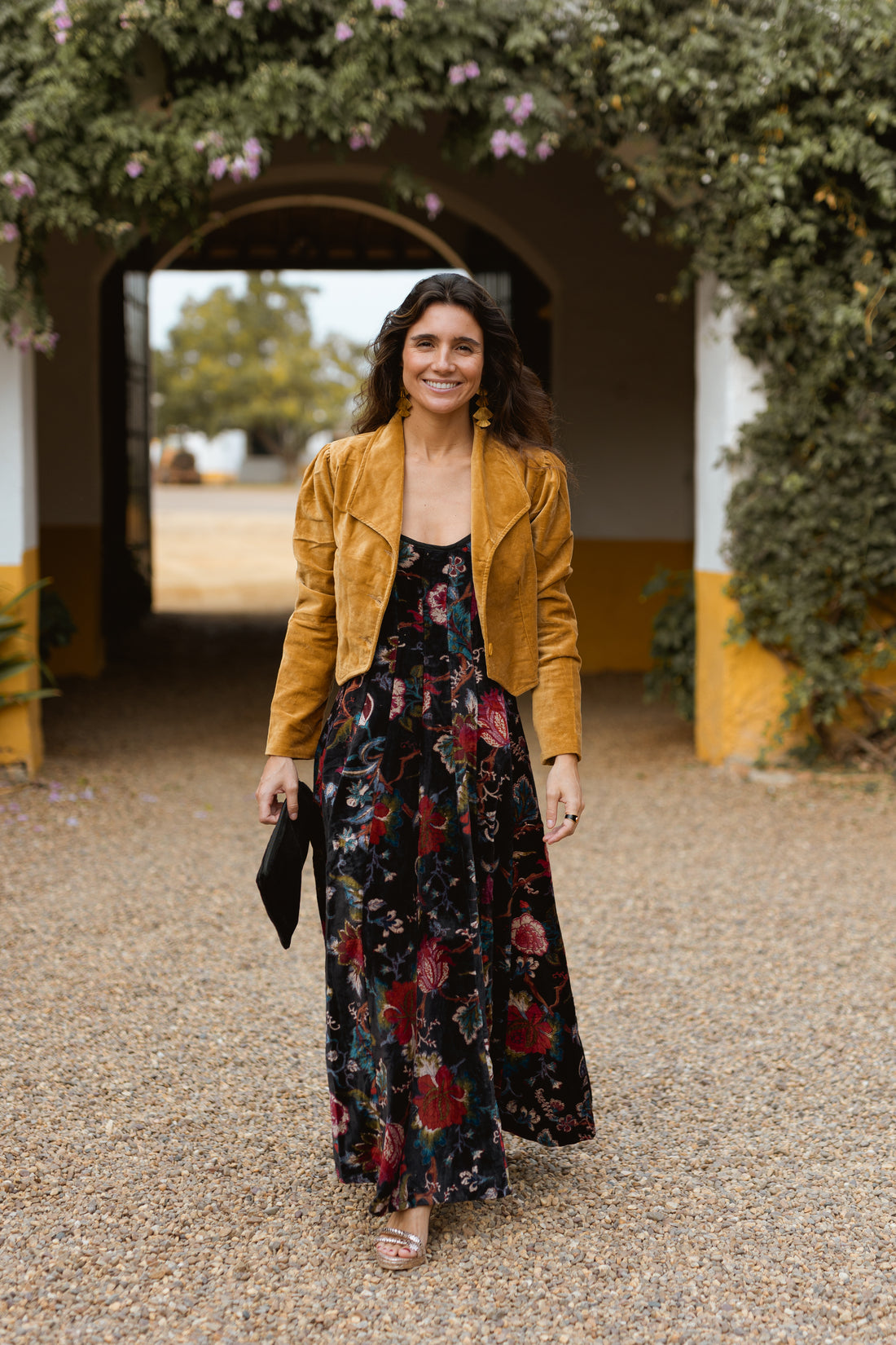 CHAQUETA CORTA TERCIOPELO OCRE