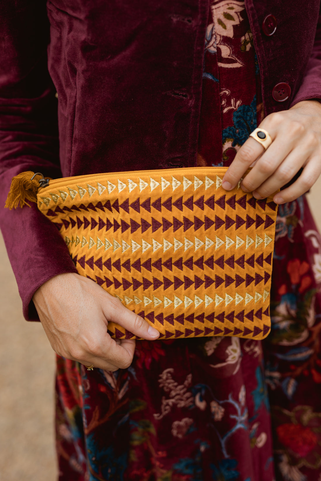 CARTERA DE MANO BORDADA CALABAZA