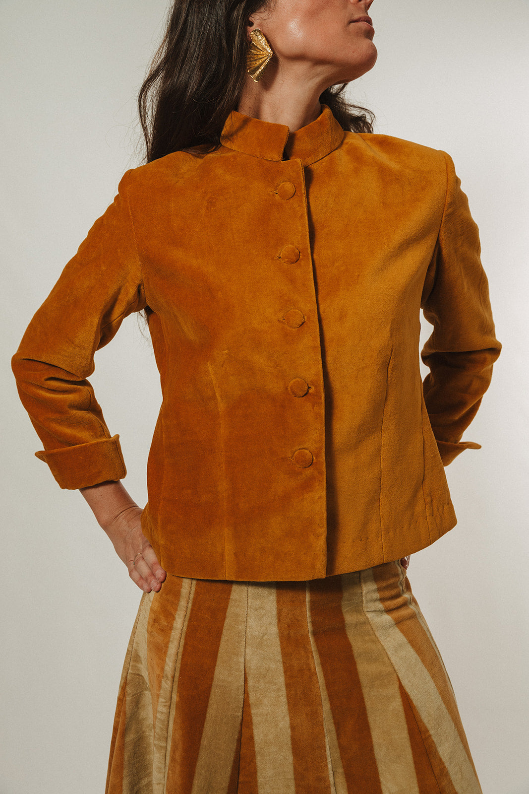 Pantalla De Terciopelo Ocre Amarillo – 35 Cm De Ancho X 20 Cm De Alto – Interior Dorado/Plateado – Para Lámpara De Pie O Colgante