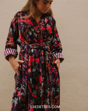 El invierno se Rinde al Terciopelo: El Kimono que Marca Tendencia