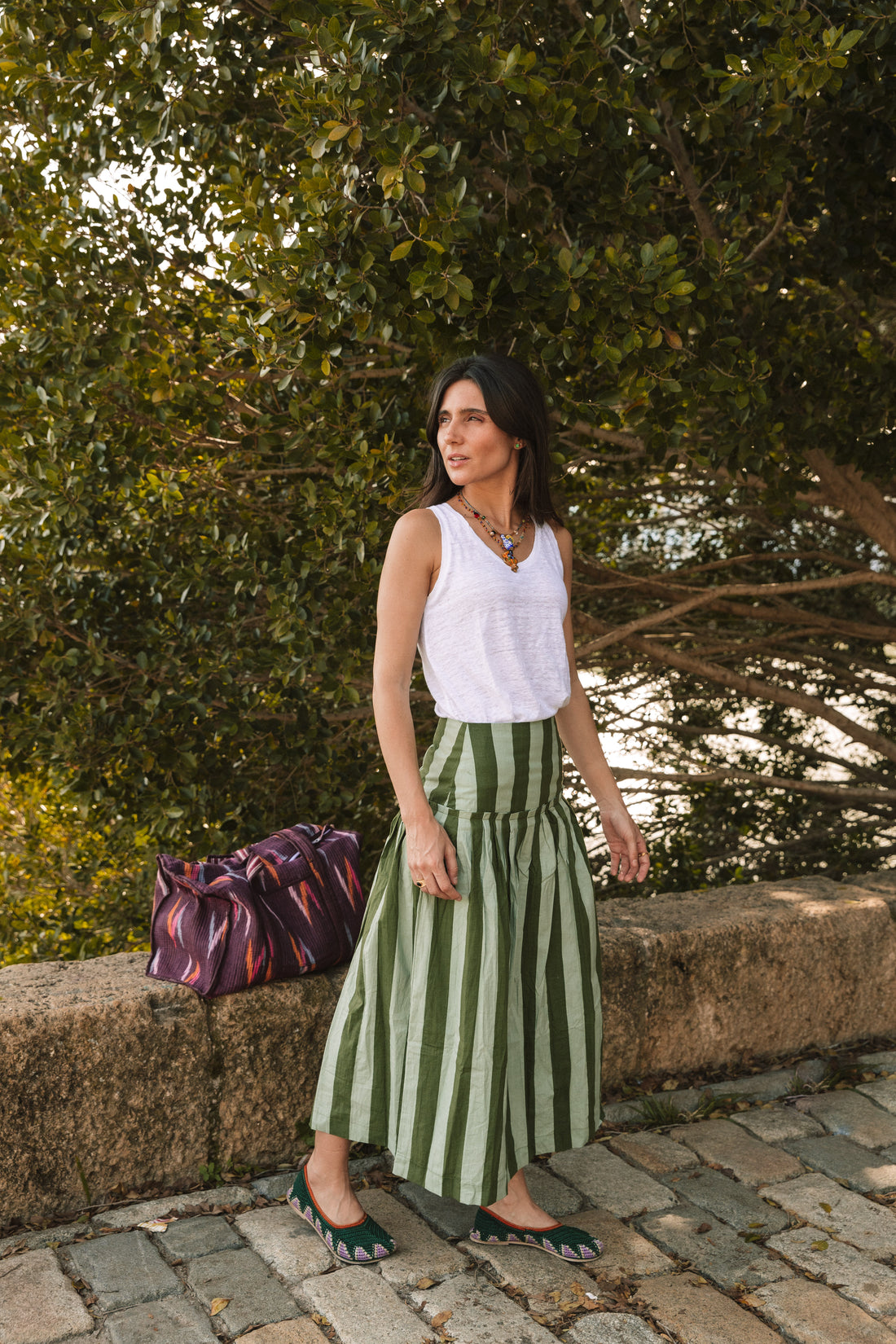 MALETA Y NECESER BURDEOS IKAT