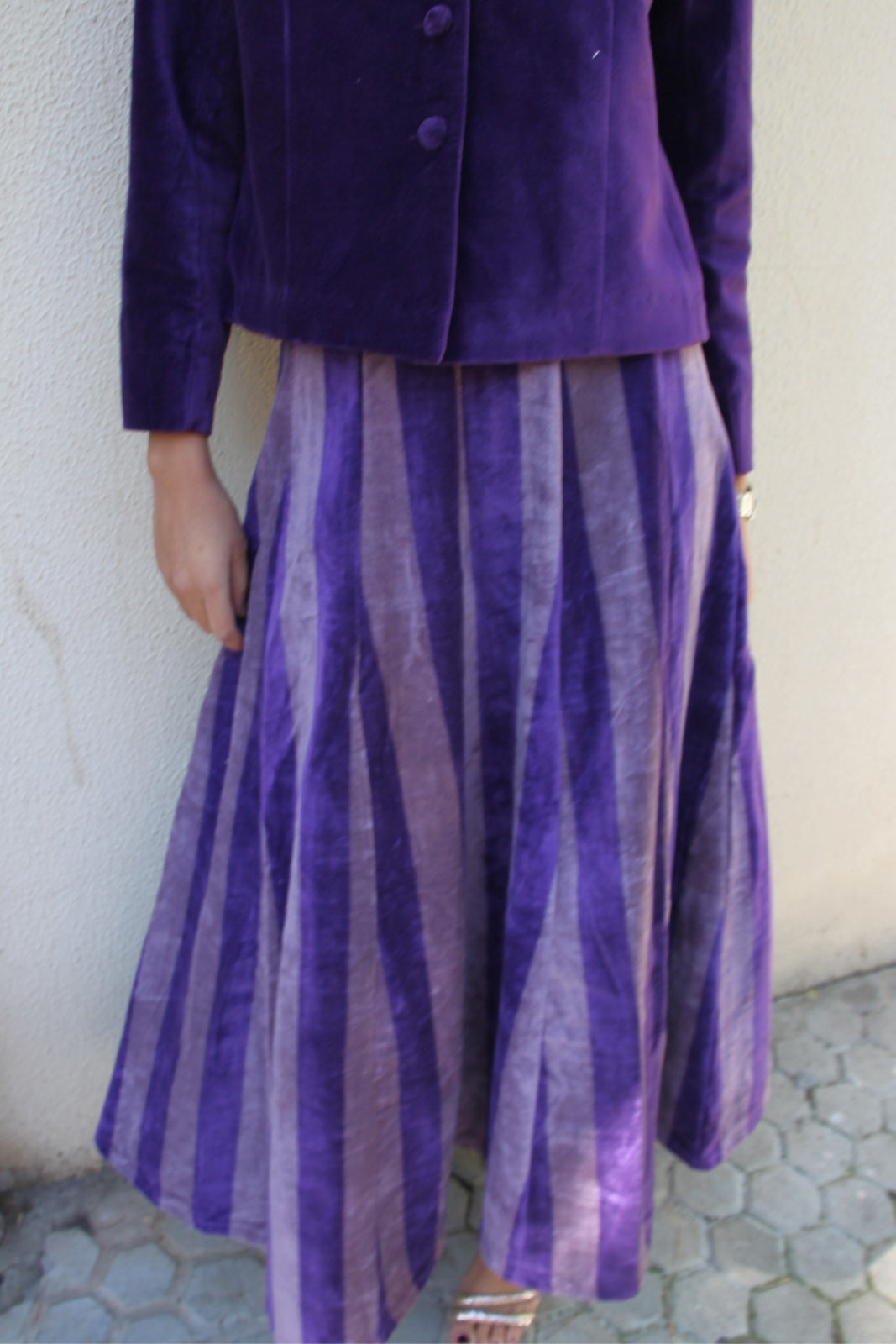 FALDA TERCIOPELO MORADA RAYAS