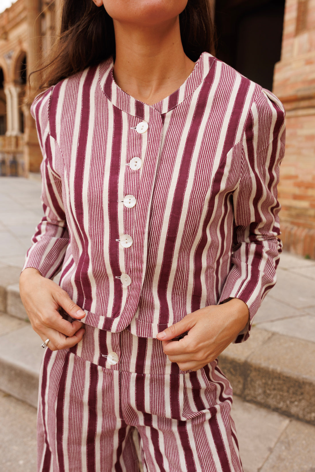 CHAQUETA RAYAS BERENJENA