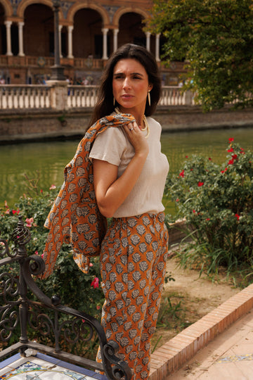 PANTALÓN ESTAMPADO TEJA Y AZUL