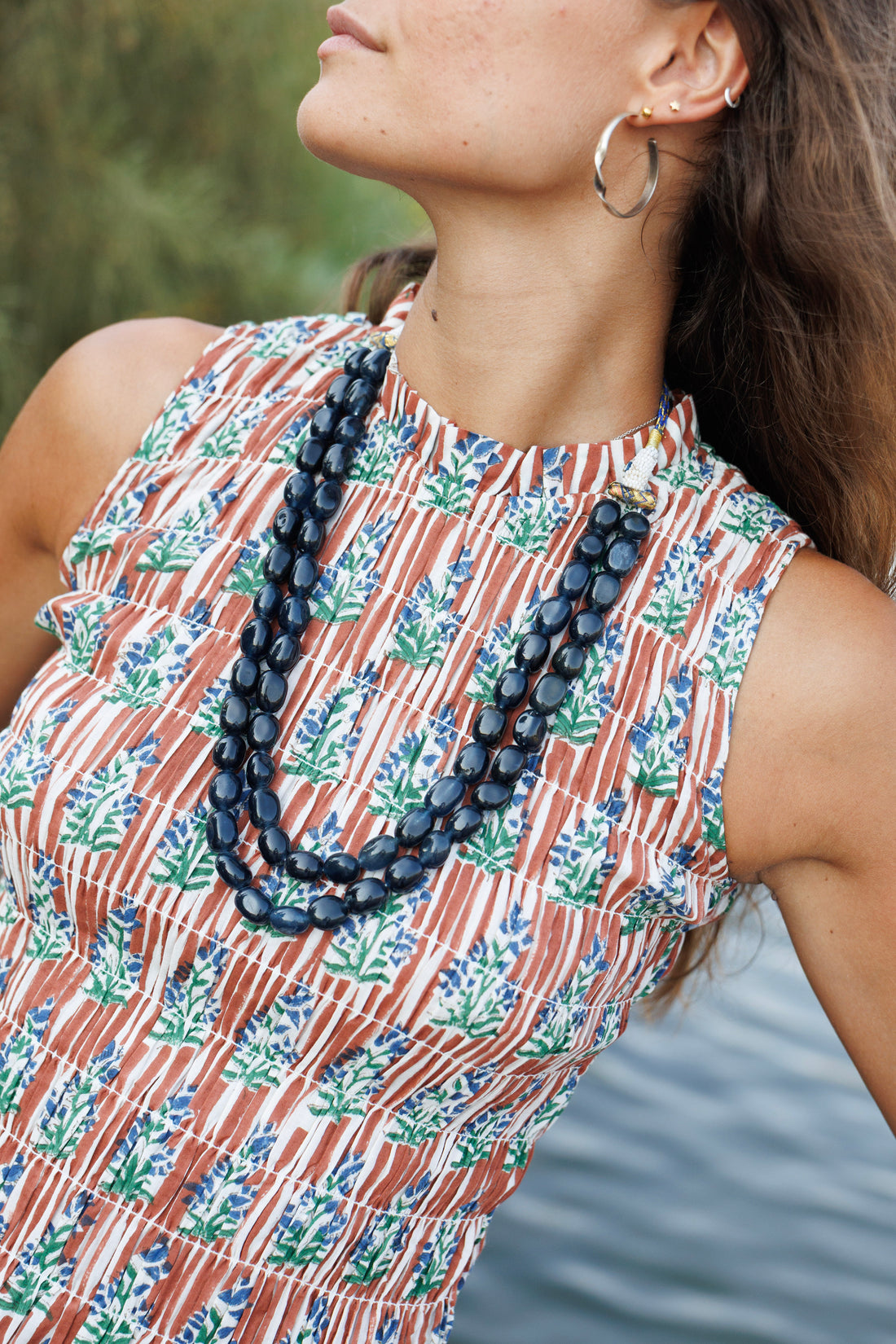 Collar Piedras Grandes Azul Grisáceo