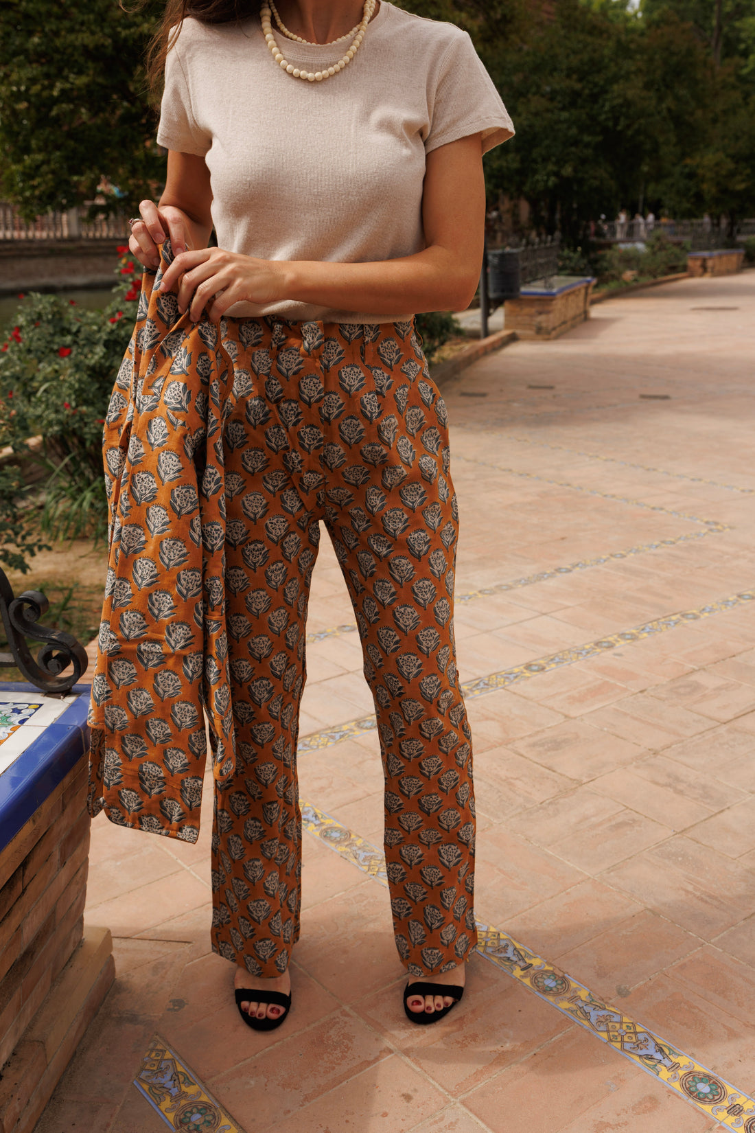 PANTALÓN ESTAMPADO TEJA Y AZUL