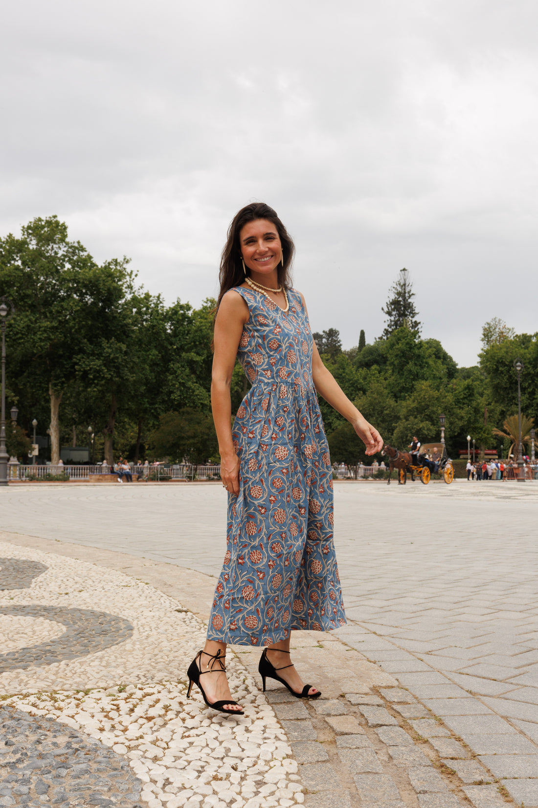 VESTIDO ESTAMPADO AZUL Y ROJO