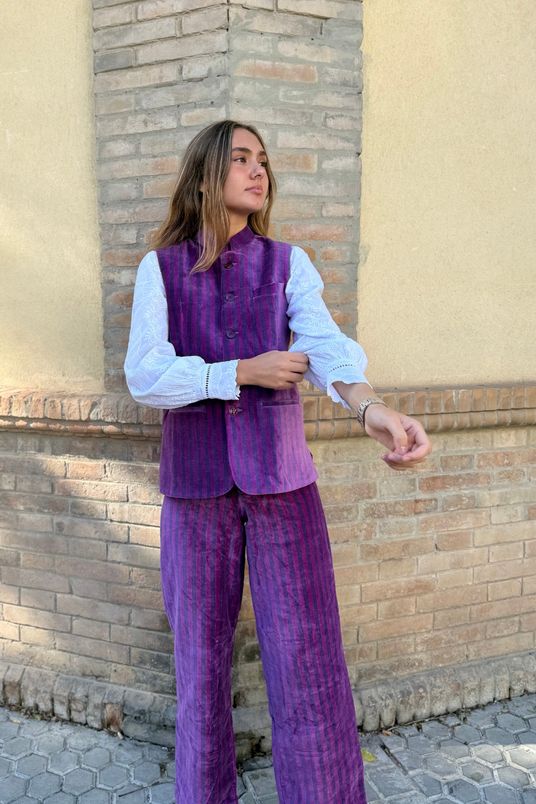 PANTALÓN TERCIOPELO MORADO RAYAS