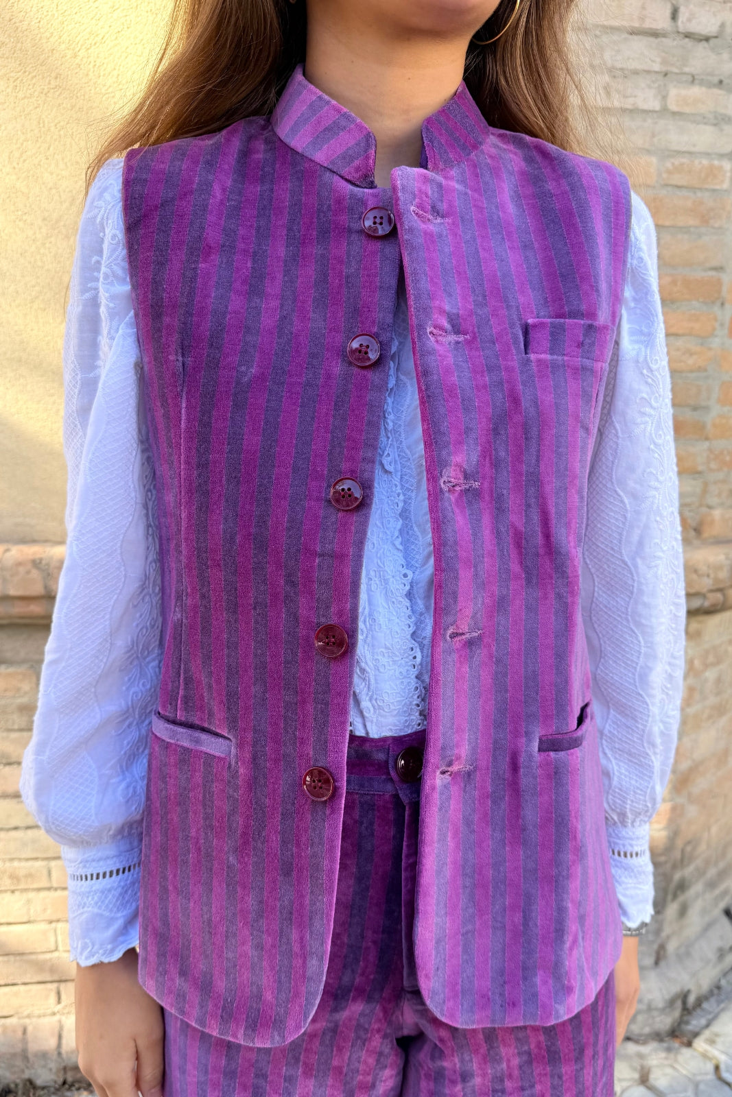 CHALECO TERCIOPELO RAYAS MORADO