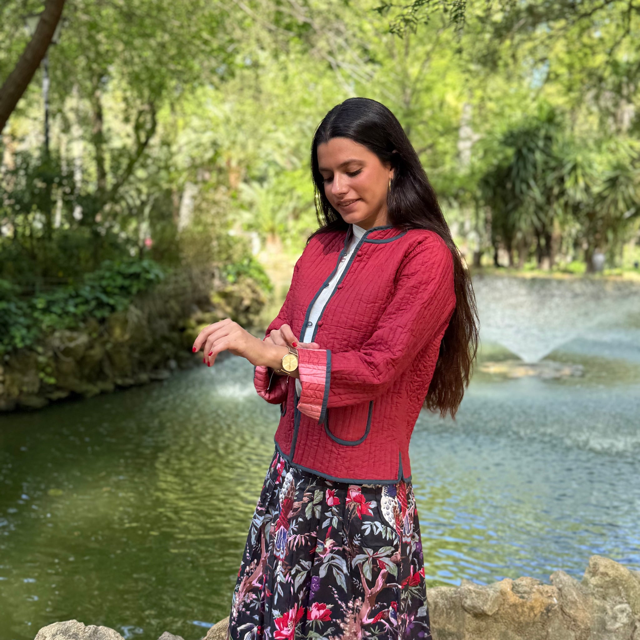 CHAQUETA ROJA Y GRIS