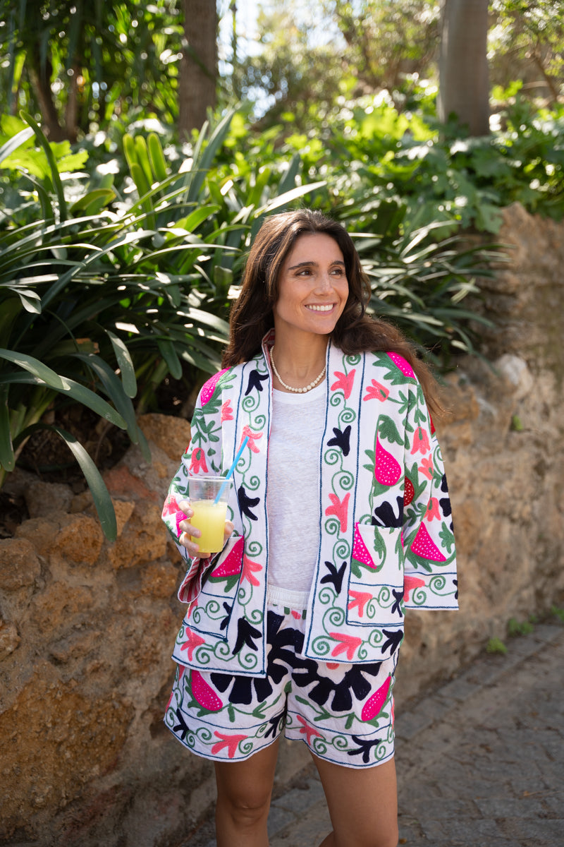 PANTALÓN CORTO BORDADO ROSA