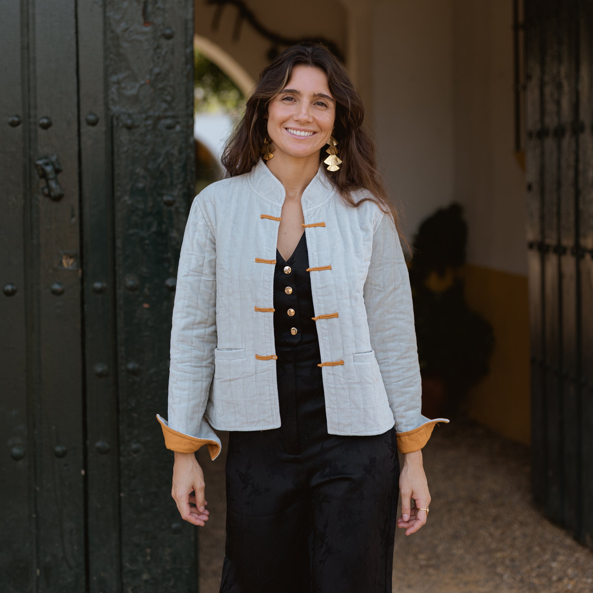 CHAQUETA TERCIOPELO GRIS CLARO Y MOSTAZA