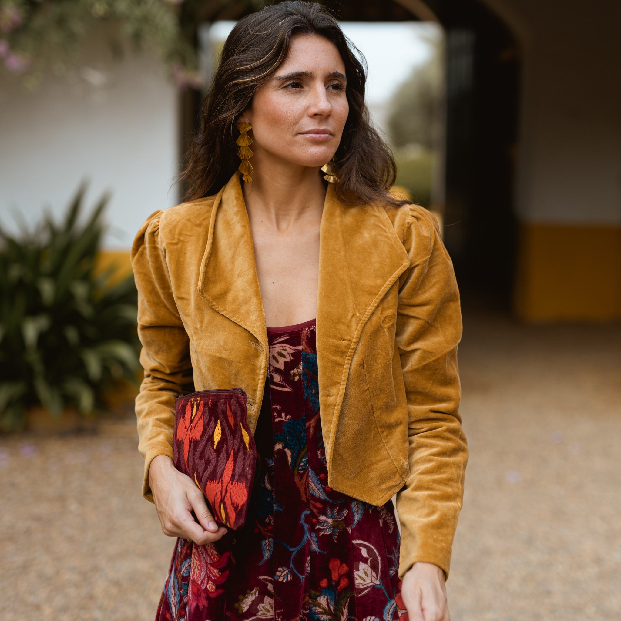 CARTERA DE MANO BORDADA BERENJENA