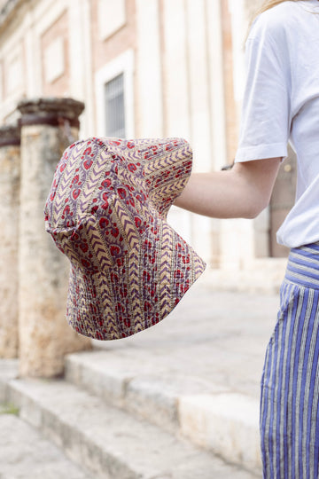 WHITE AND BLUE LAPTOP CASE
