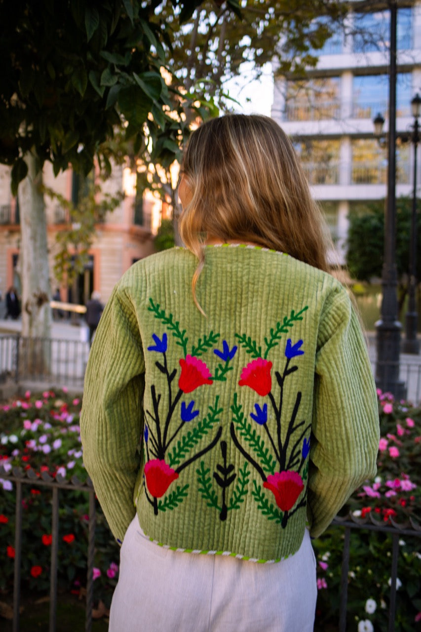 CHAQUETA TERCIOPELO BORDADA VERDE