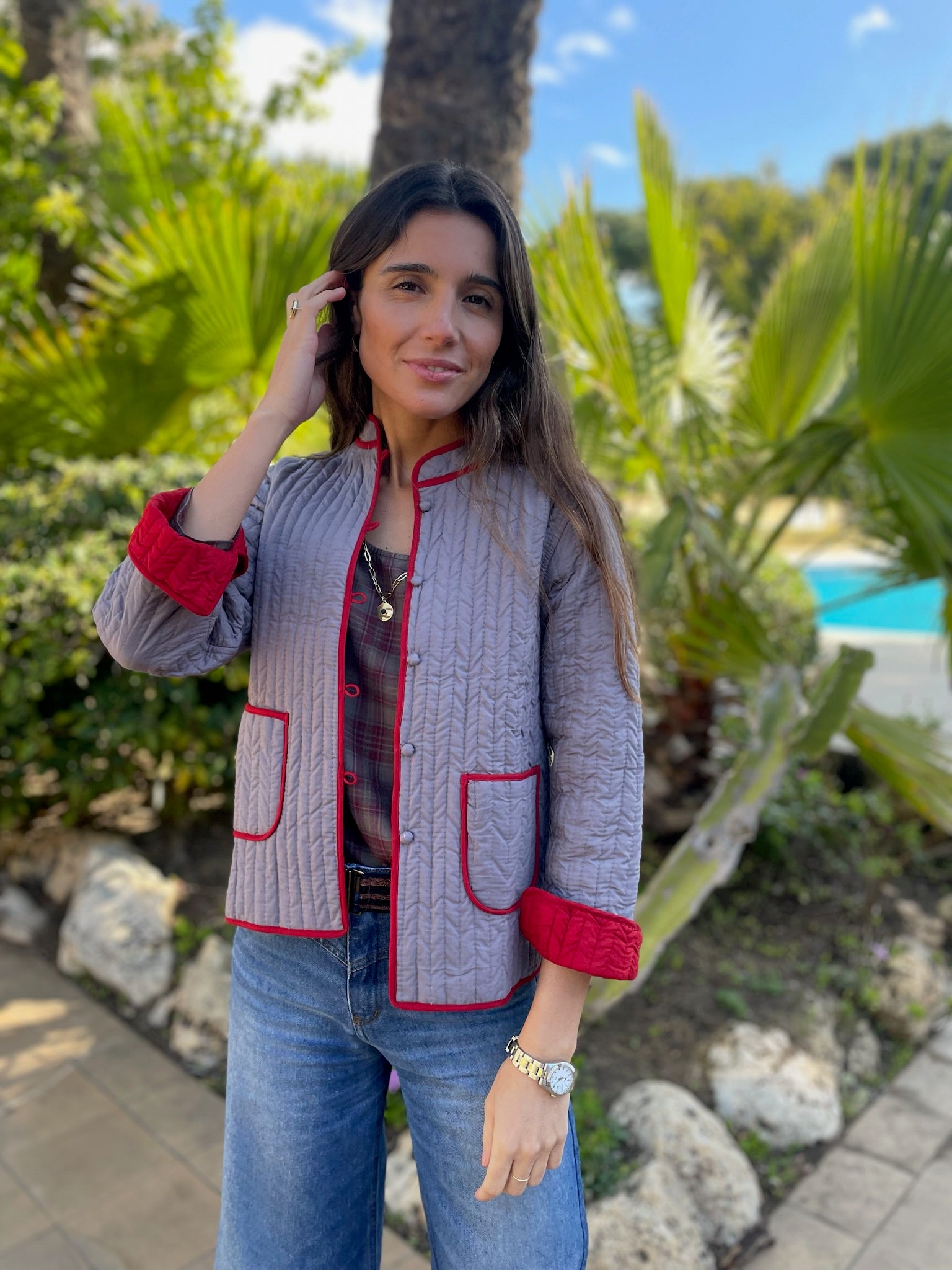 CHAQUETA GRIS Y ROJA