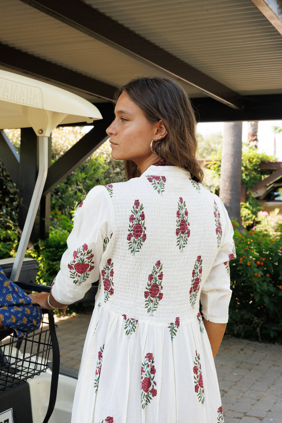 VESTIDO FRUNCE BLANCO FLORES BURDEOS
