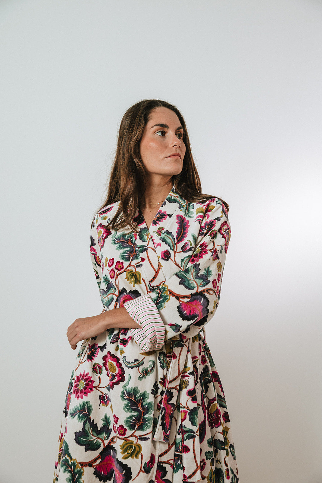 KIMONO TERCIOPELO BLANCO Y BUGANVILLA