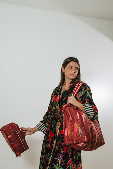 MALETA Y NECESER BURDEOS IKAT