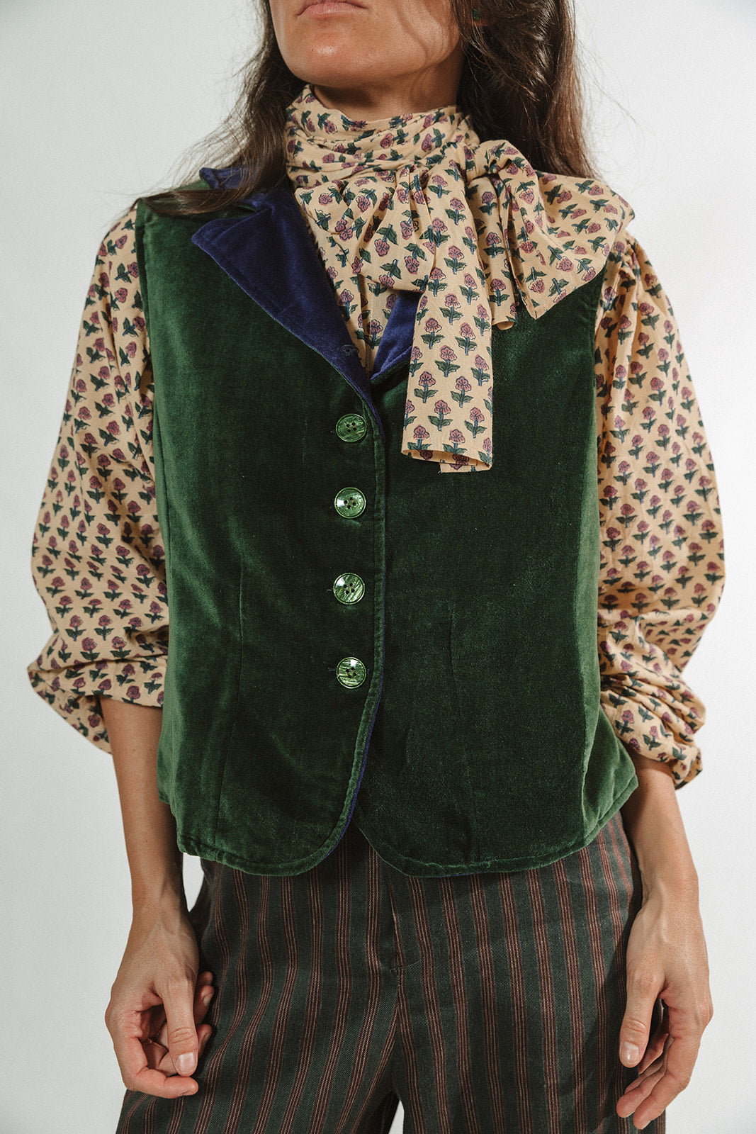 CHALECO TERCIOPELO VERDE Y MORADO