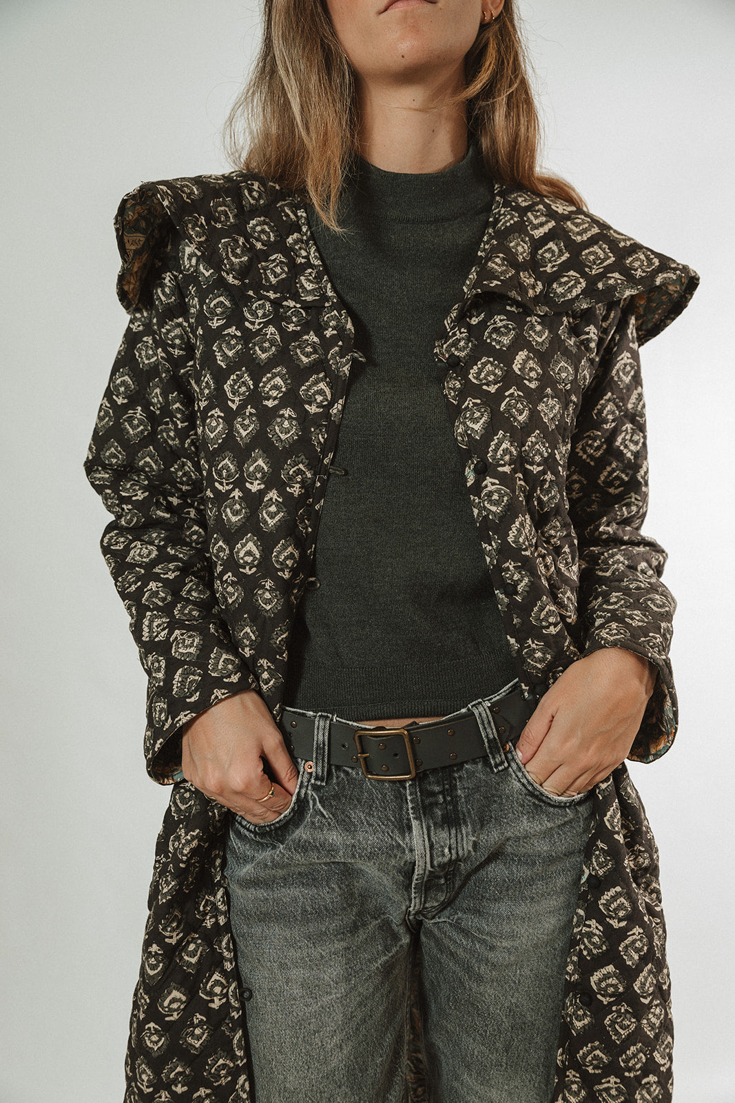 ABRIGO REVERSIBLE NEGRO Y GRIS