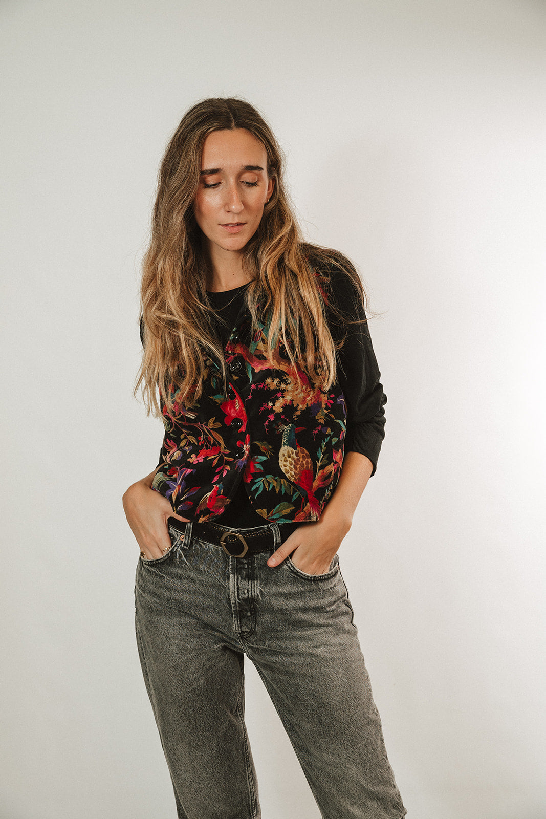 CHALECO TERCIOPELO NEGRO LOROS