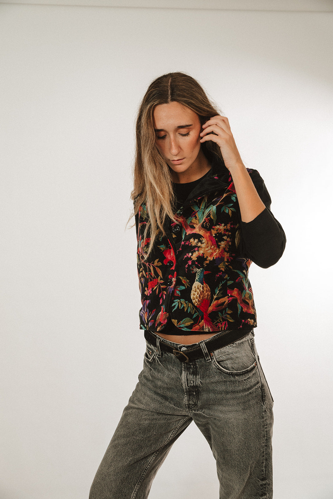 CHALECO TERCIOPELO NEGRO LOROS