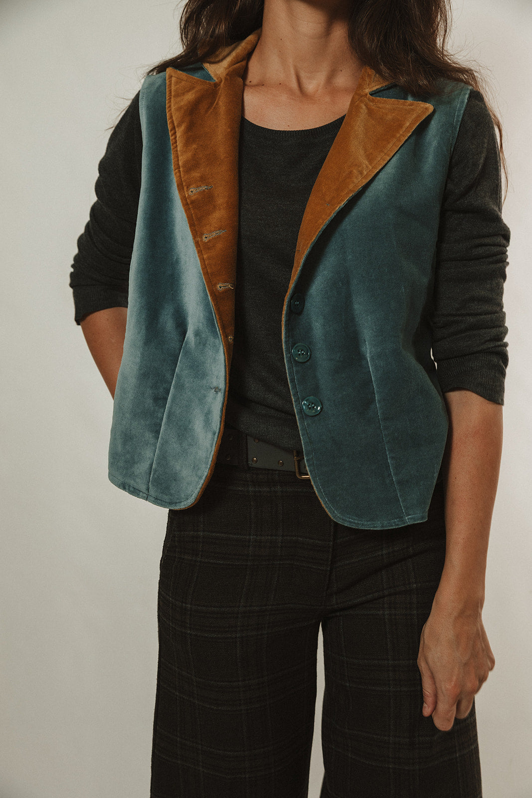 CHALECO TERCIOPELO AZUL Y OCRE