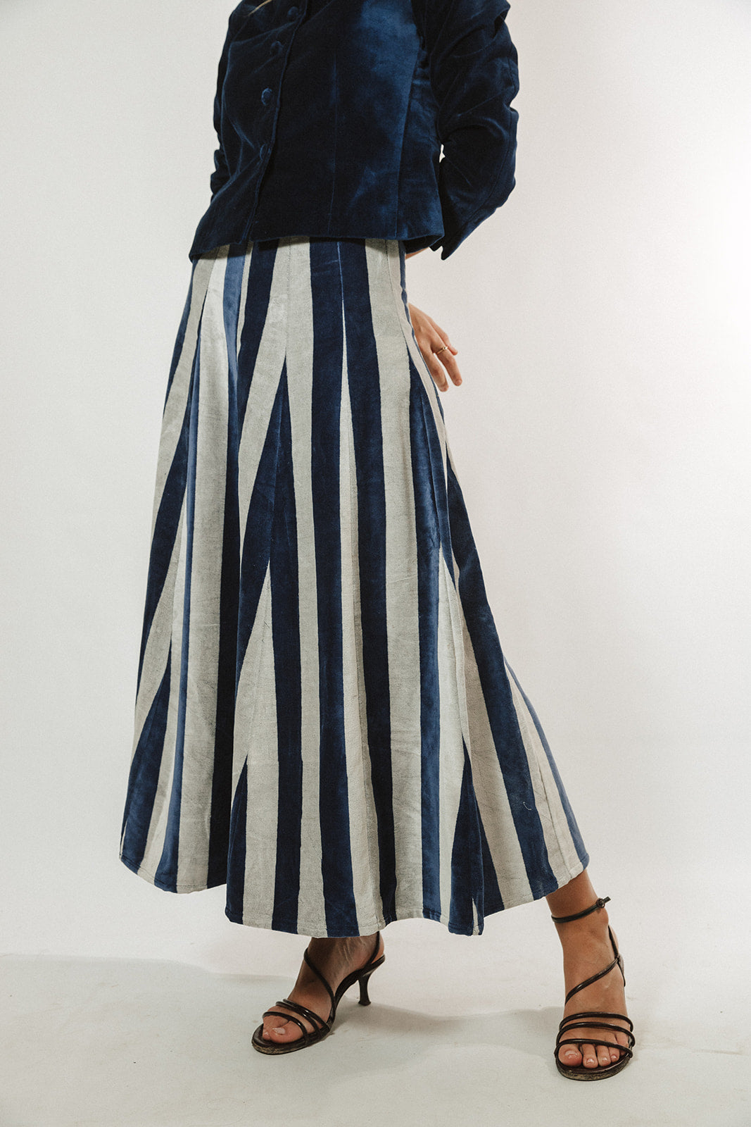 FALDA TERCIOPELO AZUL RAYAS