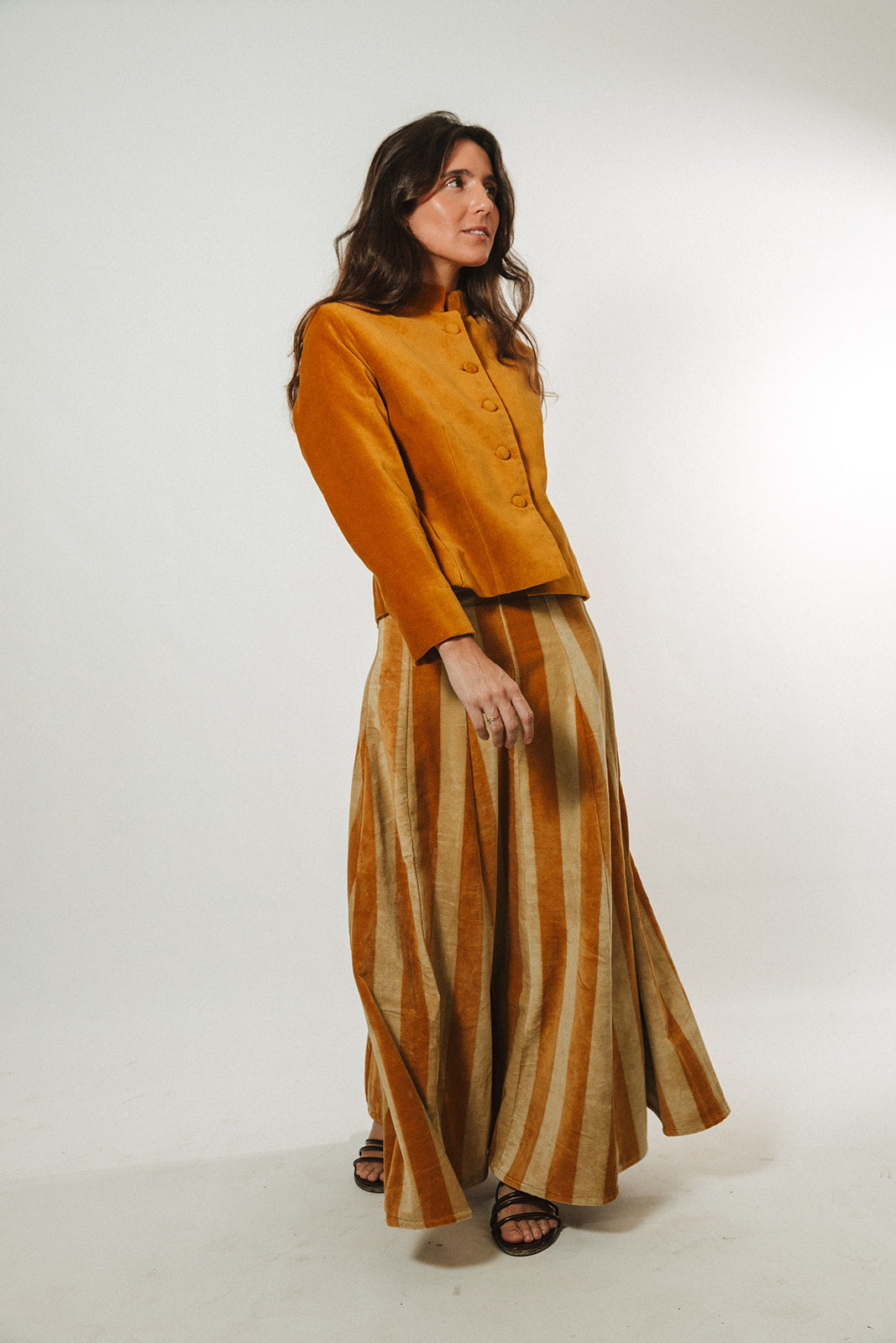 FALDA TERCIOPELO OCRE RAYAS