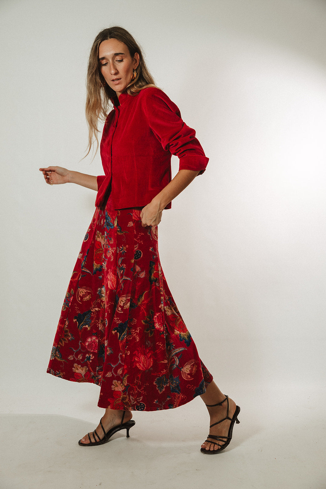 FALDA TERCIOPELO ROJA LOROS