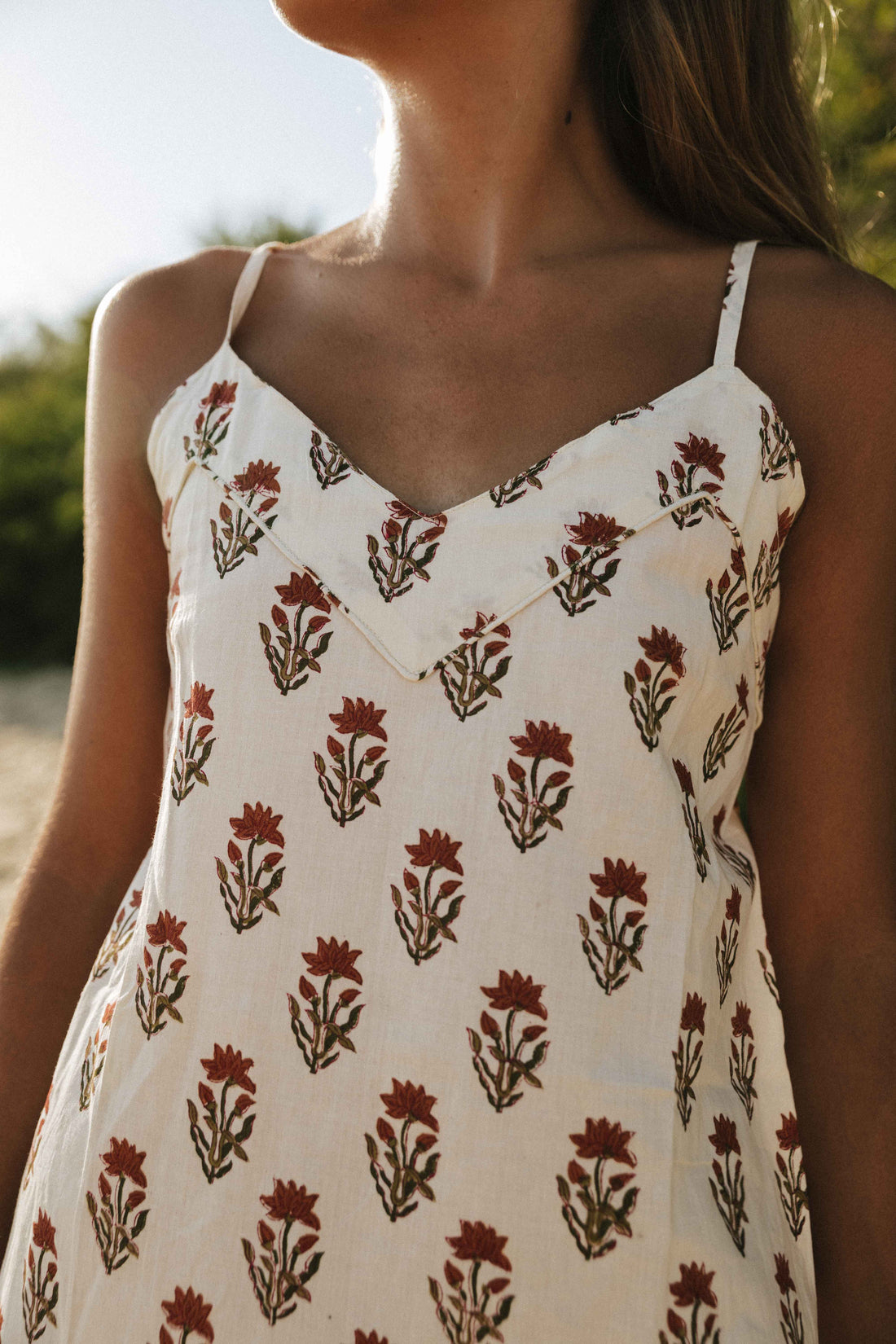 CAMISÓN FLORECITAS TABACO