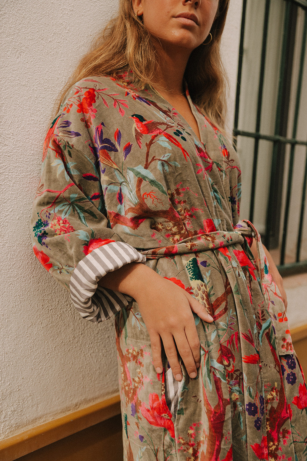 KIMONO TERCIOPELO GRIS CLARO