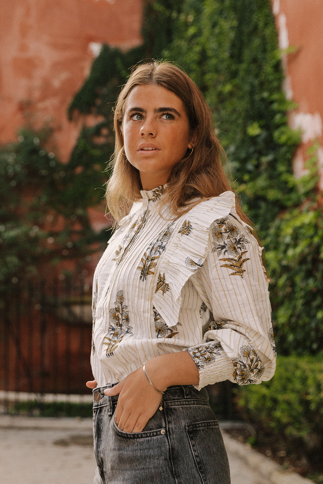 CAMISA AMARILLA Y GRIS