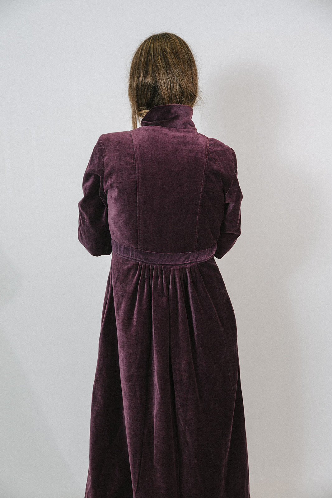 ABRIGO TERCIOPELO BERENJENA