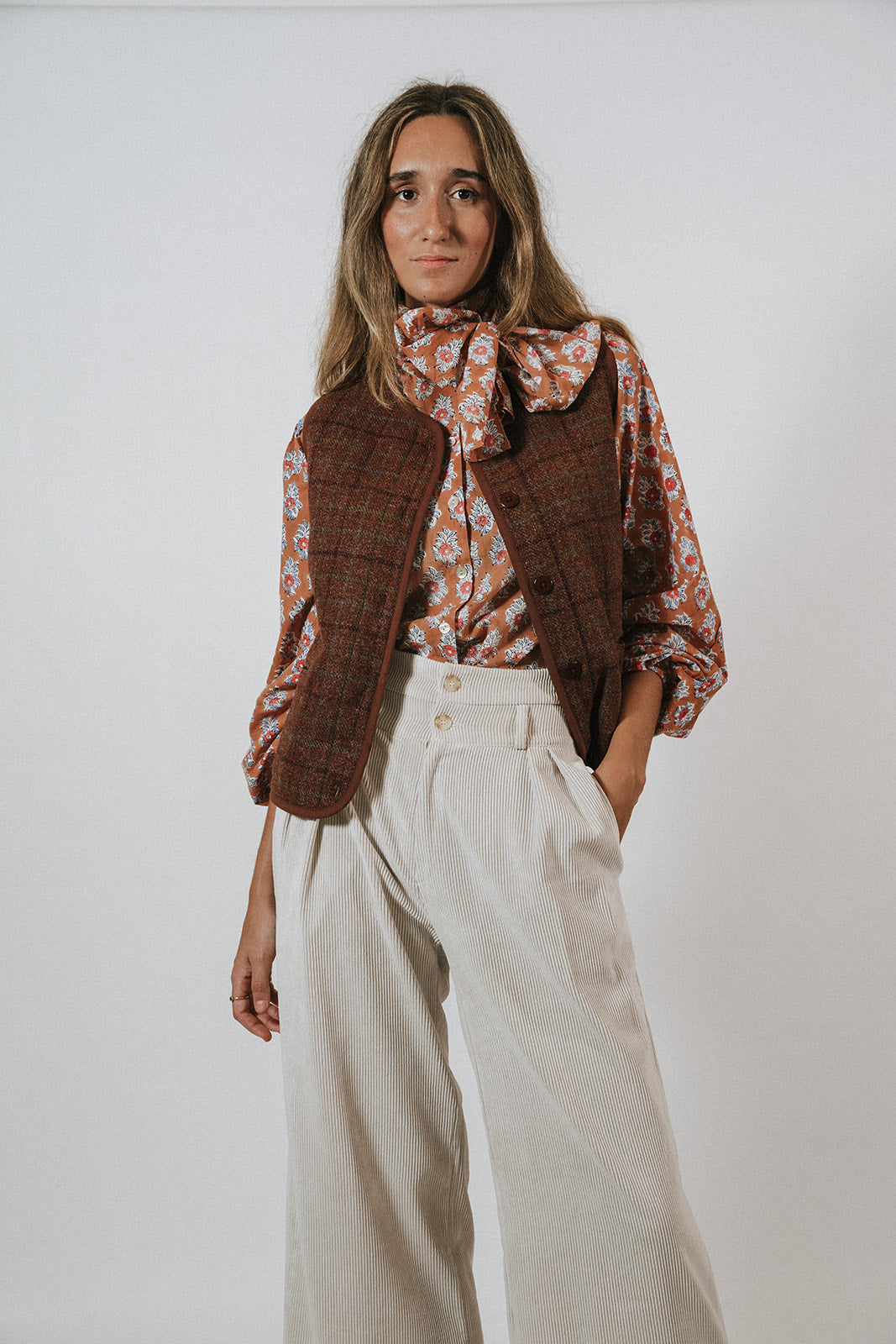 CHALECO CUADROS MARRÓN