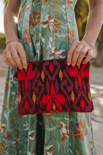 CARTERA DE MANO BORDADA BERENJENA