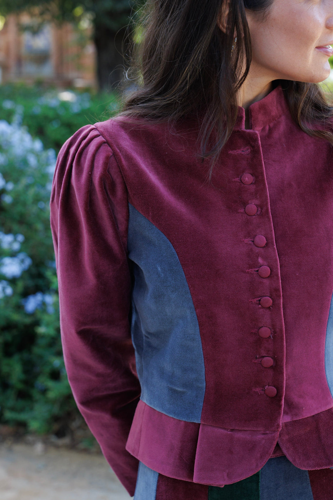 CHAQUETA BERENJENA Y GRIS