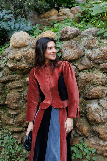 VESTE ROUGE ET GRISE