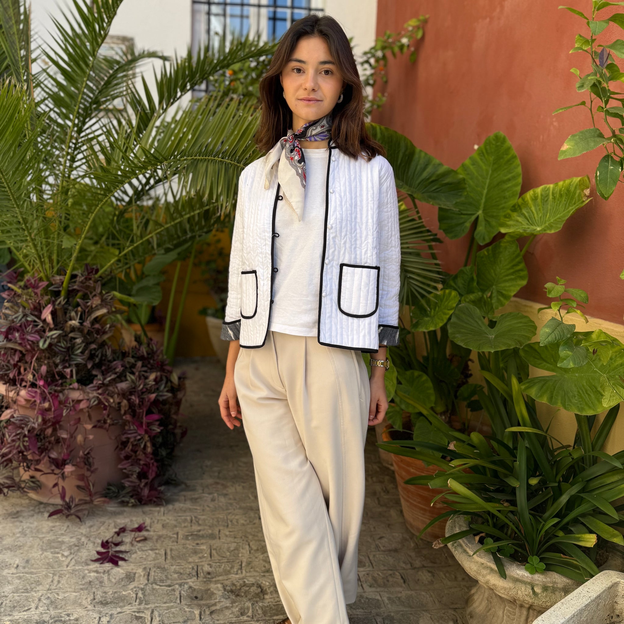 CHAQUETA BLANCA Y NEGRA